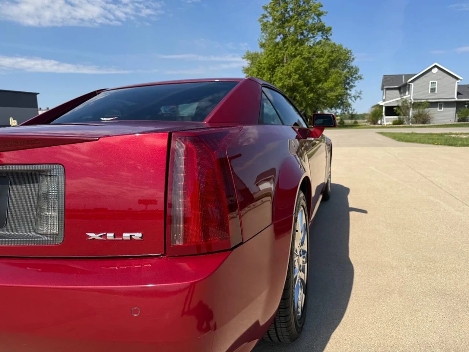 2009 Cadillac XLR - Image 14 of 31