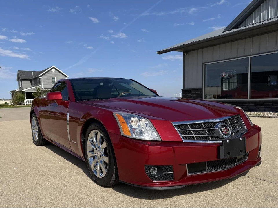 2009 Cadillac XLR - Image 2 of 31