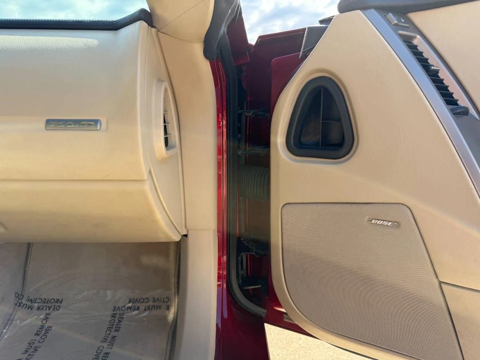 2009 Cadillac XLR - Image 26 of 31