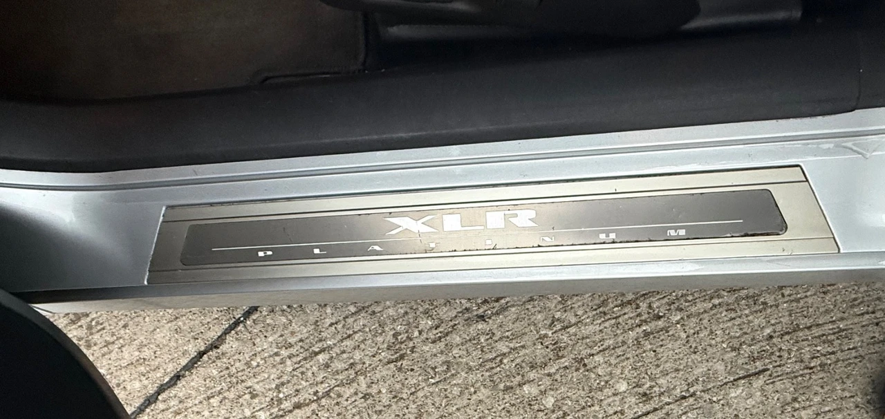 2009 Cadillac XLR - Image 10 of 17