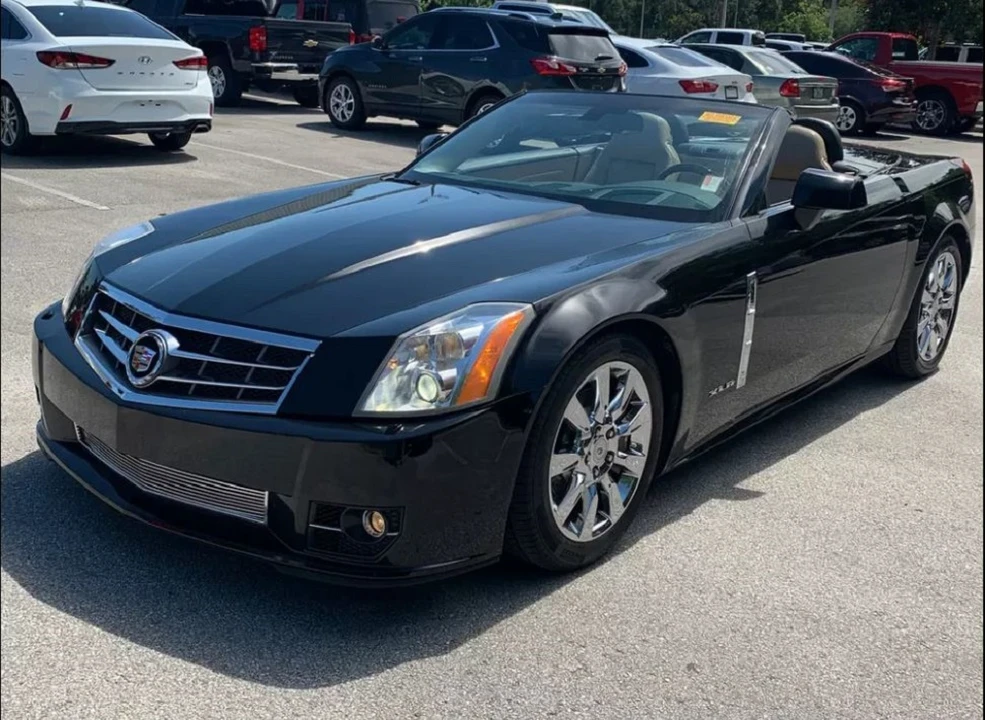 2009 Cadillac XLR - Image 2 of 31