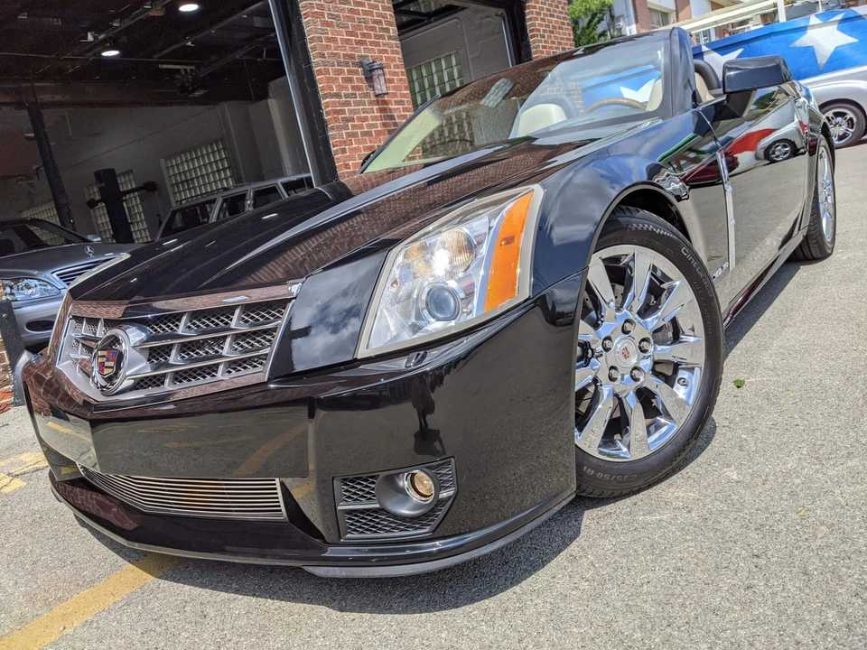 2009 Cadillac XLR - Image 3 of 31
