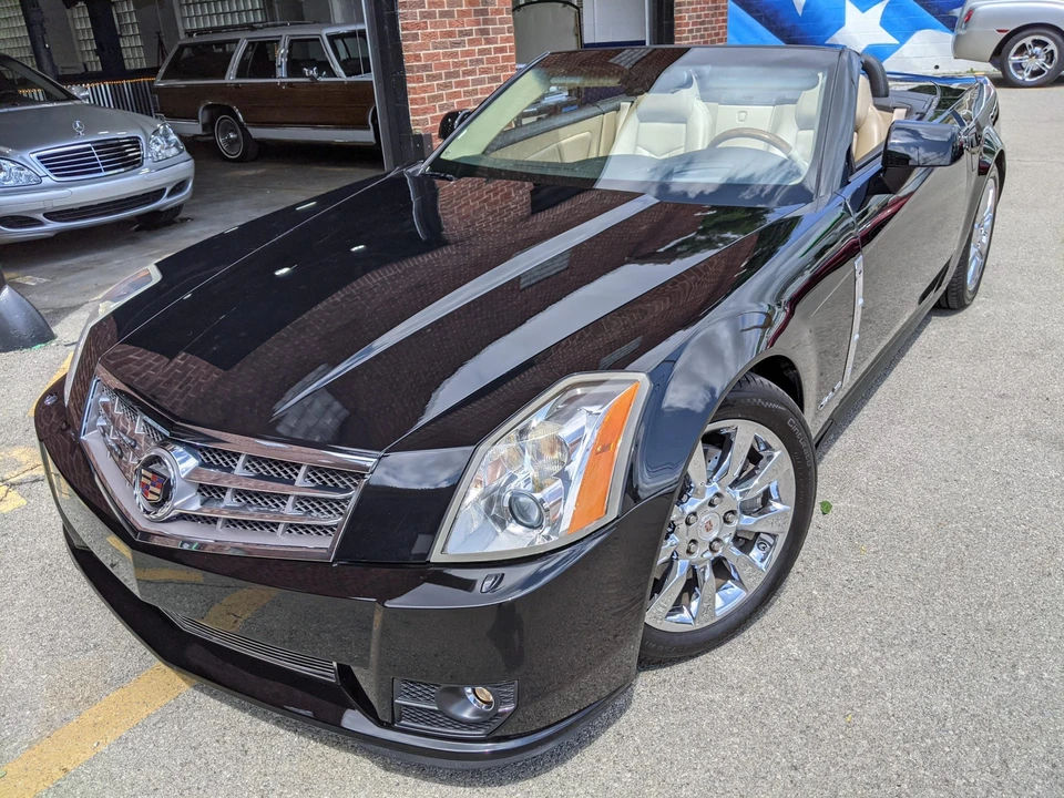 2009 Cadillac XLR - Image 4 of 31