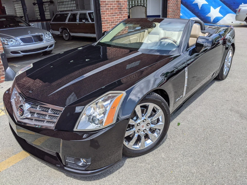 2009 Cadillac XLR - Image 5 of 31