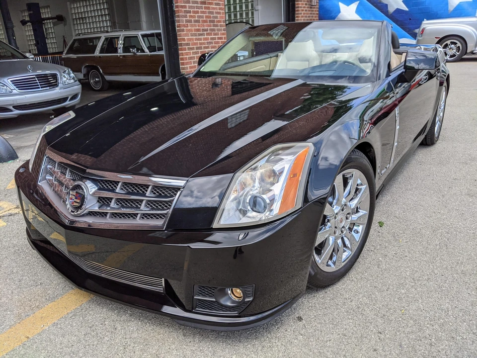 2009 Cadillac XLR - Image 7 of 31