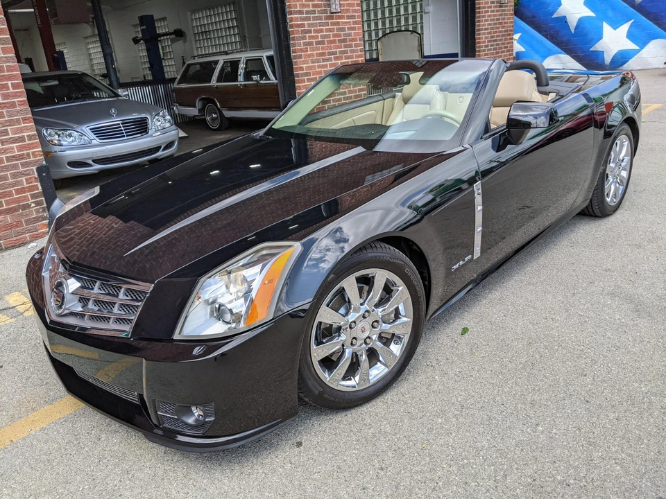 2009 Cadillac XLR - Image 9 of 31