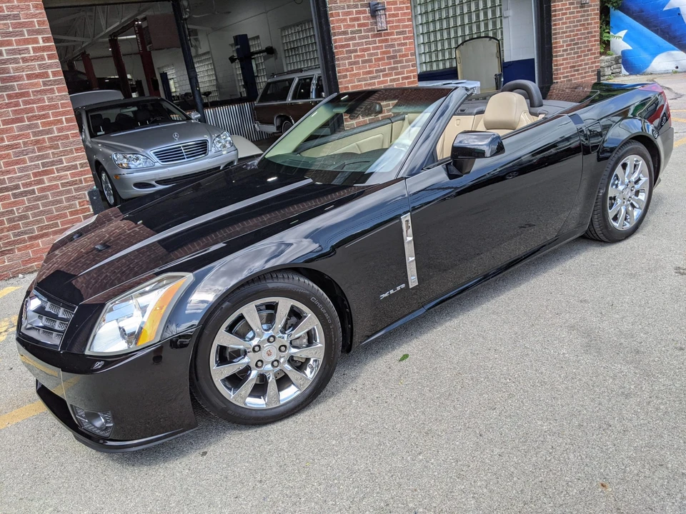 2009 Cadillac XLR - Image 11 of 31