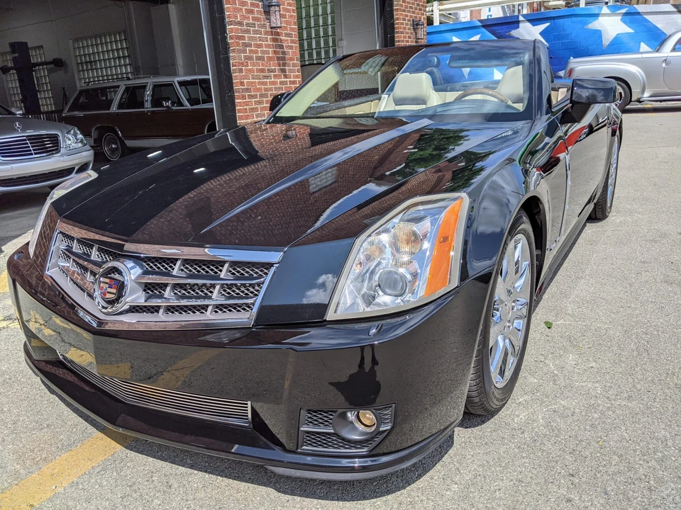 2009 Cadillac XLR - Image 12 of 31