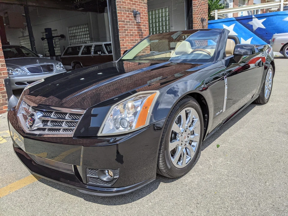 2009 Cadillac XLR - Image 13 of 31