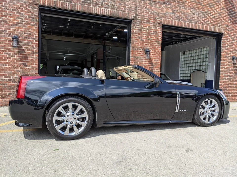 2009 Cadillac XLR - Image 28 of 31