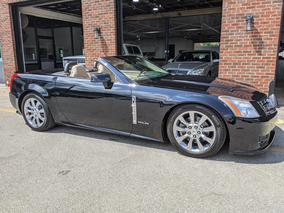 2009 Cadillac XLR - Image 24 of 31
