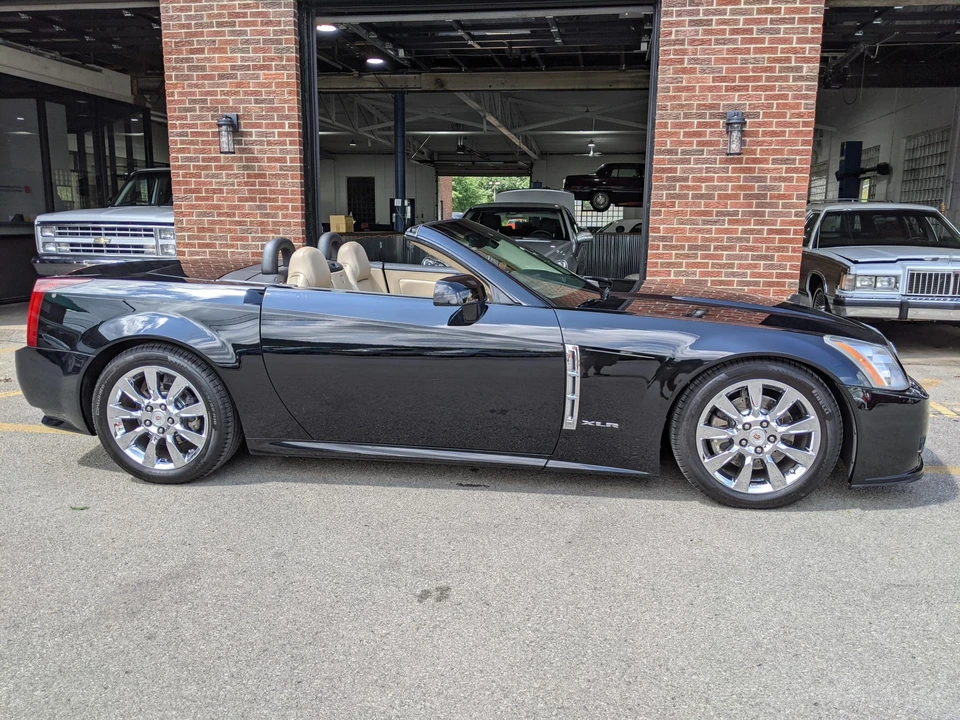 2009 Cadillac XLR - Image 26 of 31