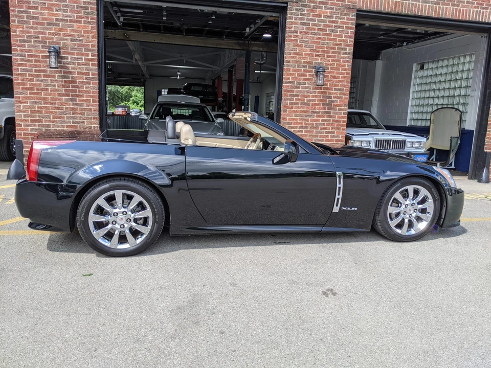 2009 Cadillac XLR - Image 27 of 31
