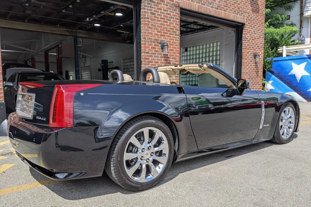 2009 Cadillac XLR - Image 29 of 31