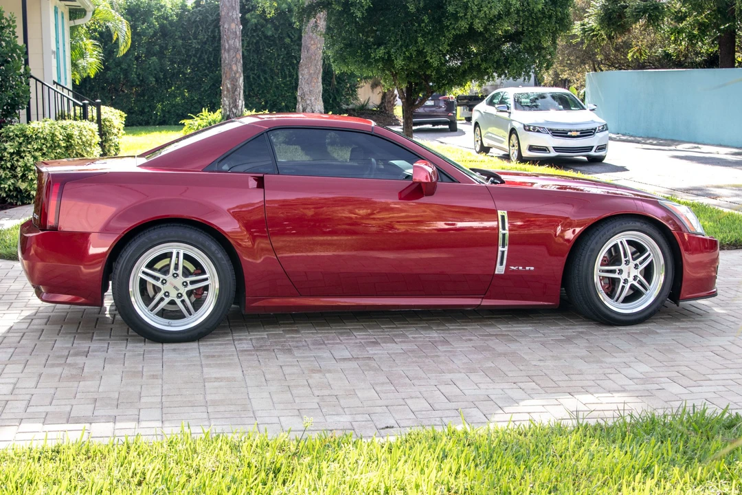 2009 Cadillac XLR - Image 16 of 31