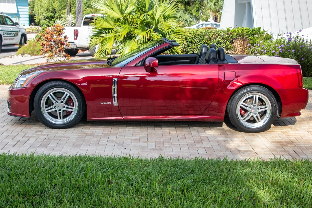 2009 Cadillac XLR - Image 2 of 31