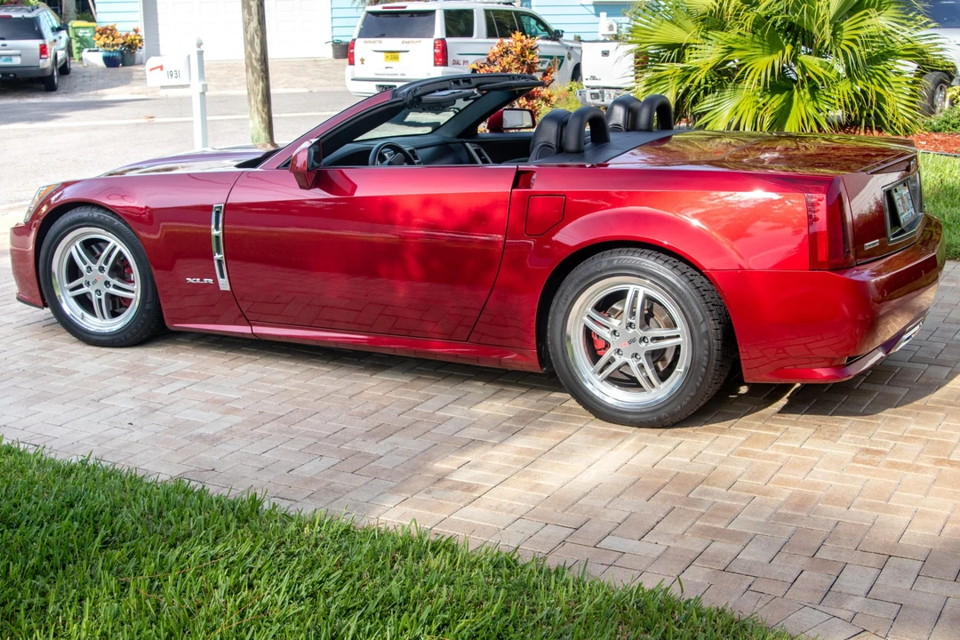 2009 Cadillac XLR - Image 3 of 31