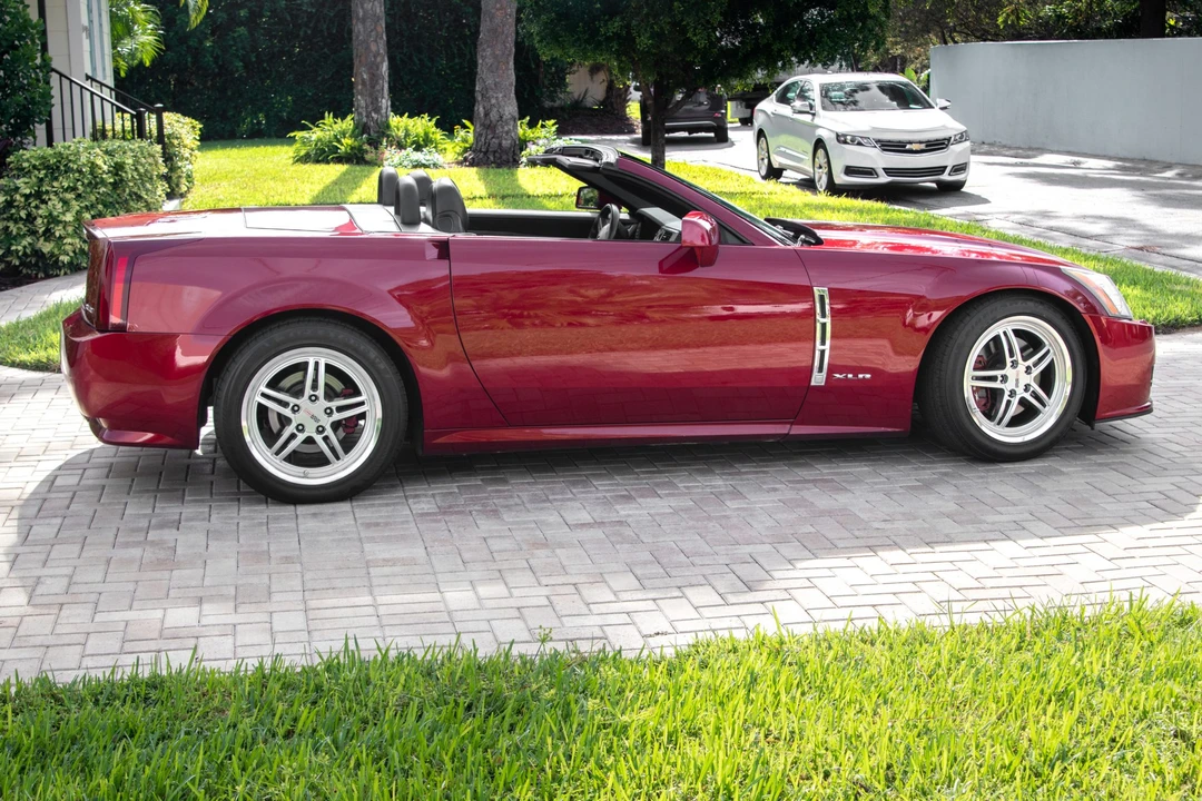 2009 Cadillac XLR - Image 7 of 31