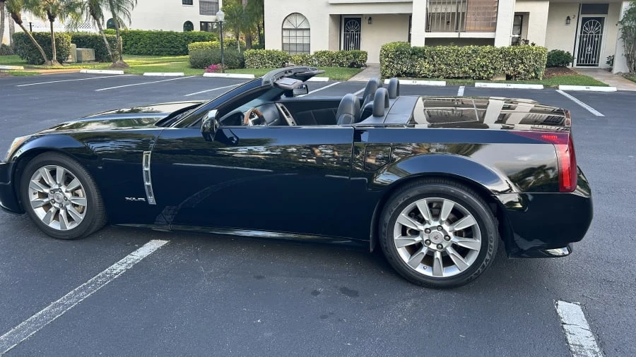 2009 Cadillac XLR - Image 7 of 14