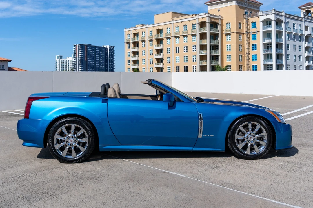 2009 Cadillac XLR - Image 11 of 31