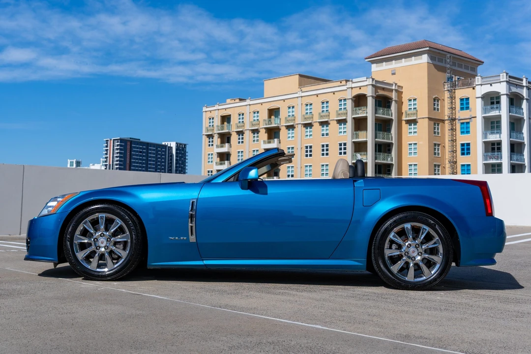 2009 Cadillac XLR - Image 6 of 31