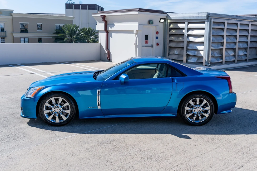 2009 Cadillac XLR - Image 16 of 31