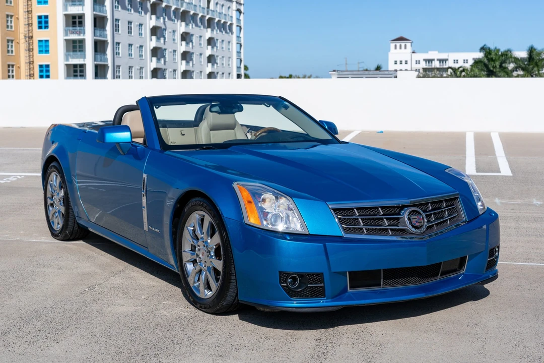 2009 Cadillac XLR - Image 2 of 31