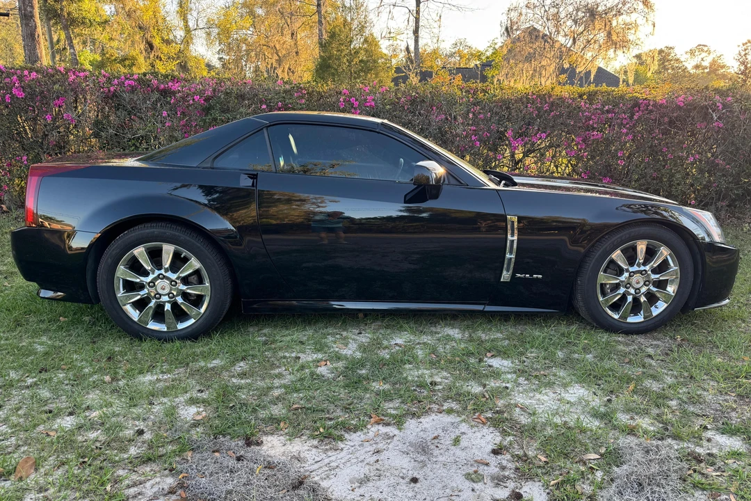 2009 Cadillac XLR - Image 3 of 31