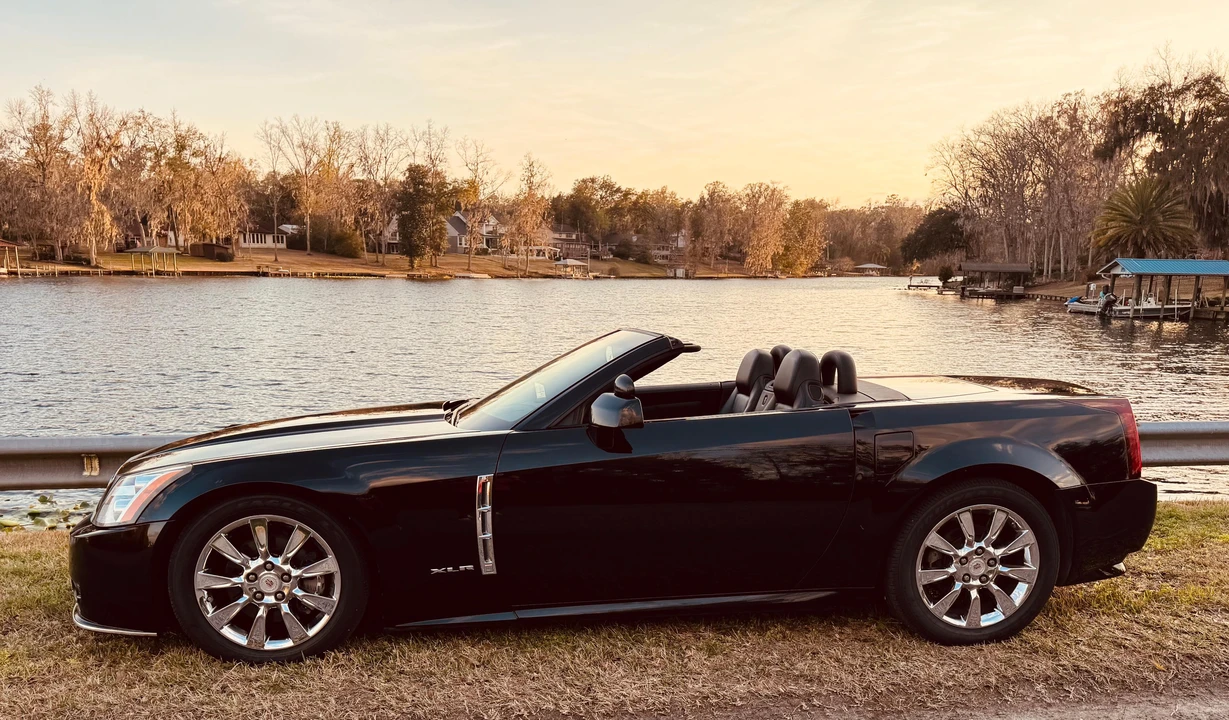 2009 Cadillac XLR - Image 7 of 31