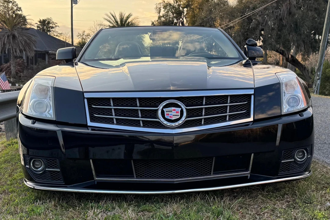 2009 Cadillac XLR - Image 2 of 31