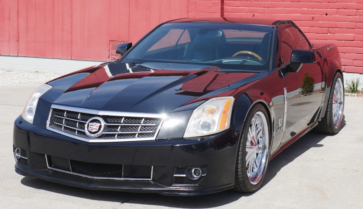 2009 Cadillac XLR - Image 2 of 31