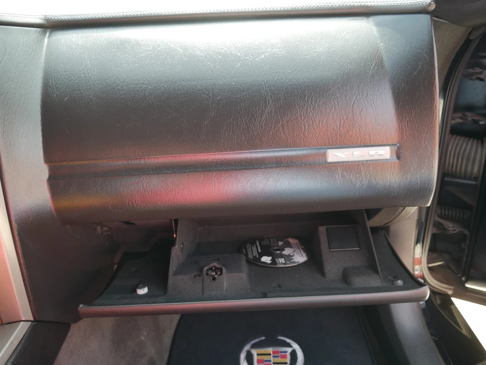 2009 Cadillac XLR - Image 29 of 31