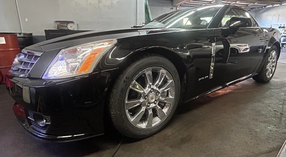 2009 Cadillac XLR - Image 2 of 2