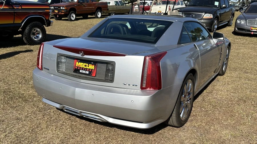 2009 Cadillac XLR - Image 2 of 4