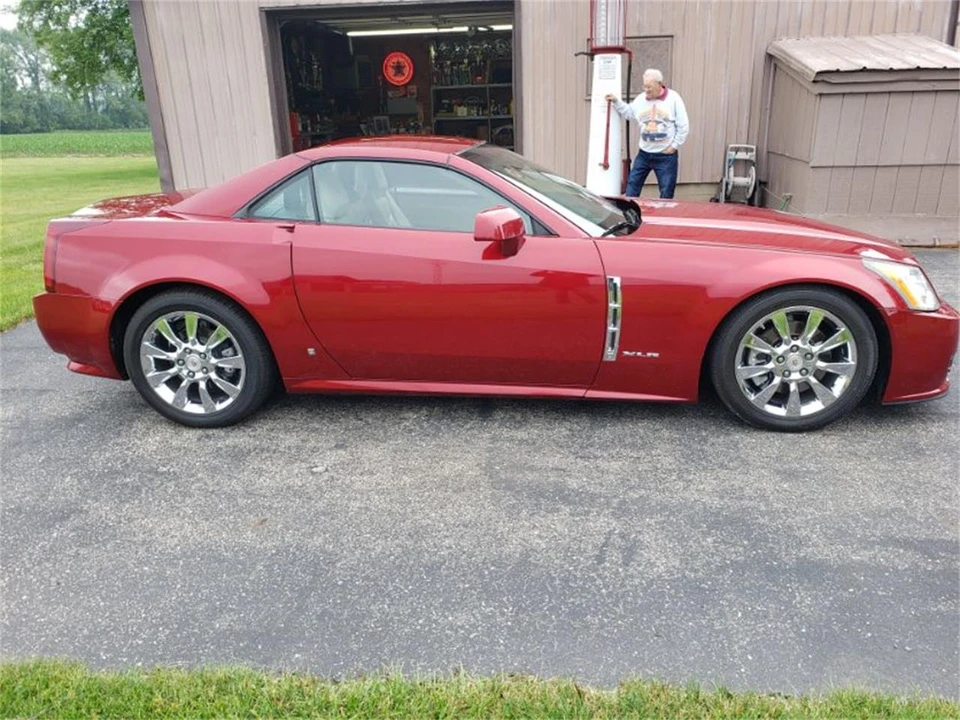 2009 Cadillac XLR - Image 10 of 17