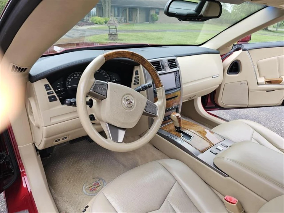 2009 Cadillac XLR - Image 14 of 17