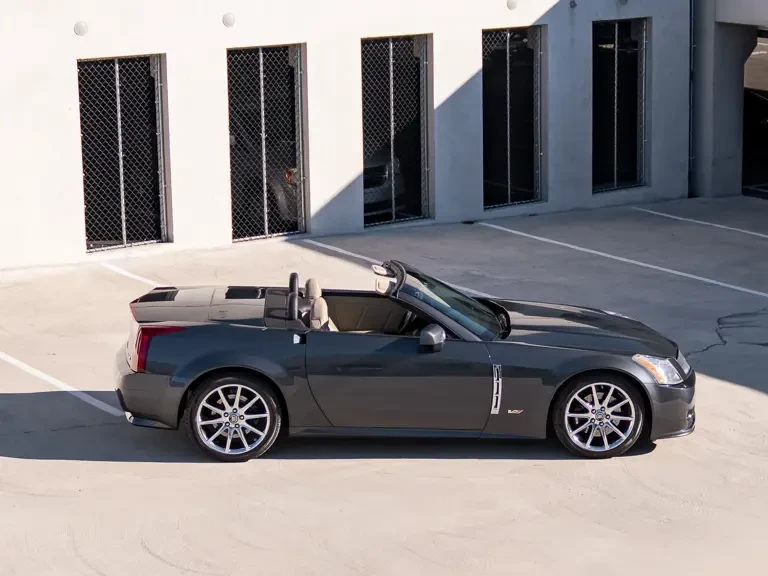 2009 Cadillac XLR-V - Image 13 of 31