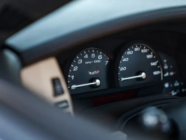 2009 Cadillac XLR-V - Image 18 of 31