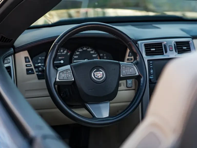 2009 Cadillac XLR-V - Image 16 of 31