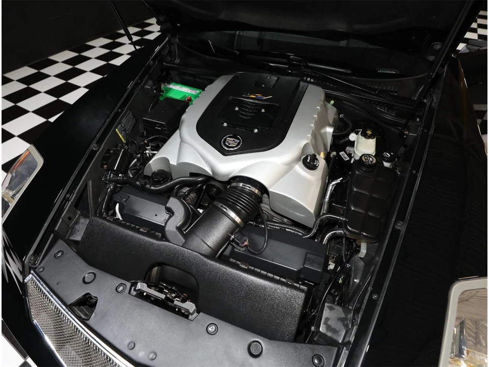 2009 Cadillac XLR-V - Image 2 of 31