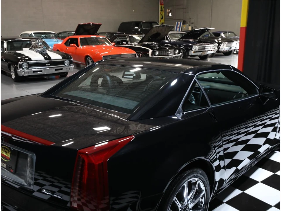 2009 Cadillac XLR-V - Image 10 of 31