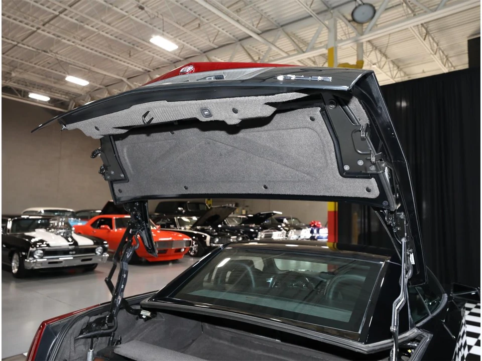 2009 Cadillac XLR-V - Image 11 of 31