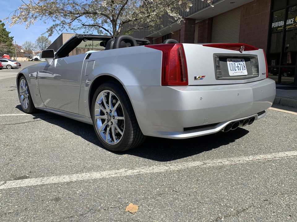 2009 Cadillac XLR-V - Image 18 of 31
