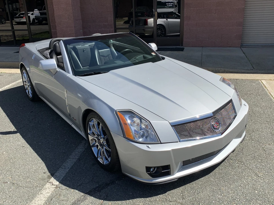 2009 Cadillac XLR-V - Image 3 of 31