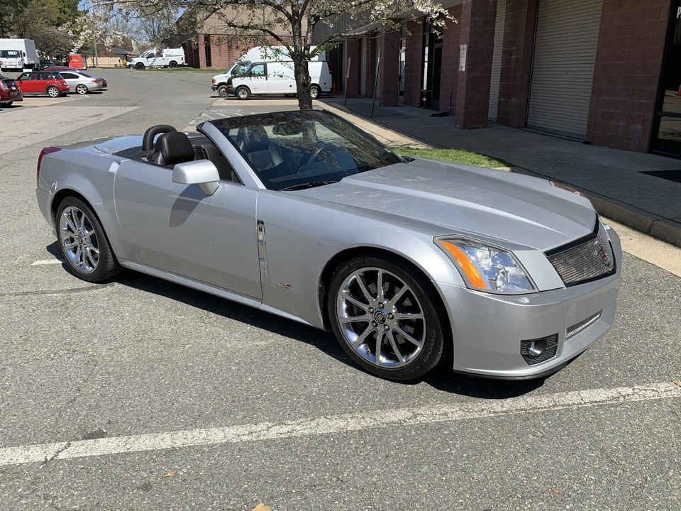2009 Cadillac XLR-V - Image 11 of 31