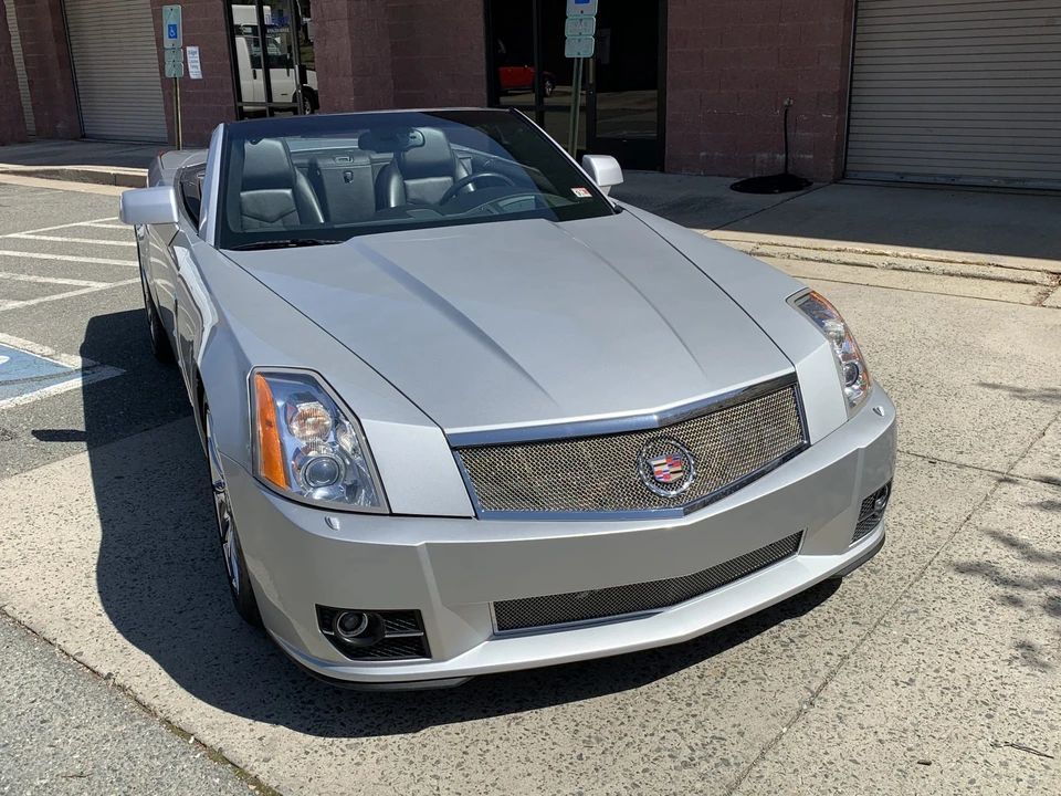 2009 Cadillac XLR-V - Image 2 of 31