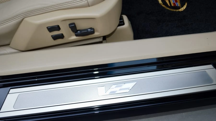 2009 Cadillac XLR-V - Image 19 of 31