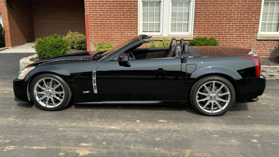 2009 Cadillac XLR-V - Image 2 of 13