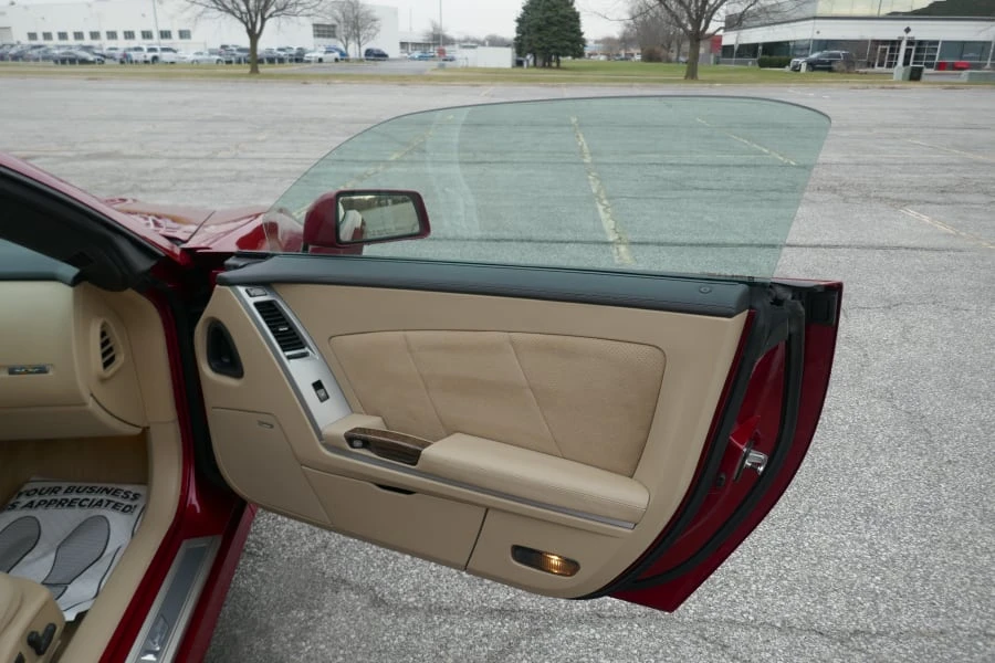 2009 Cadillac XLR-V - Image 10 of 15
