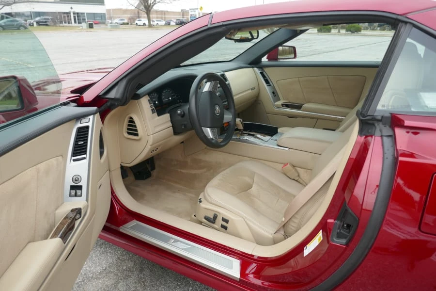 2009 Cadillac XLR-V - Image 7 of 15